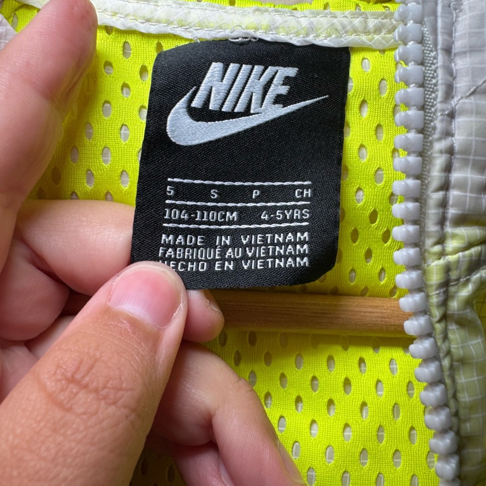Nike kids 4-5T yellow and white windbreaker jacket - Picture 2 of 10